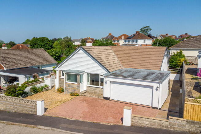 4 bed property, in Elizabeth Close, £445,000