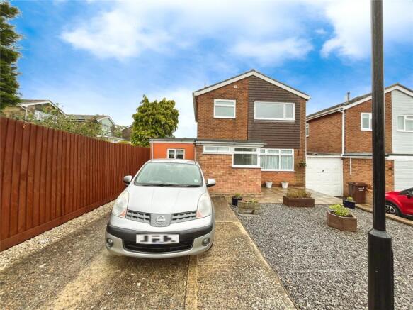 3 bed property, in Downs View Road, £350,000