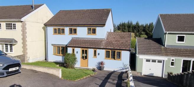 3 bed property, in Heol Y Nant, £350,000