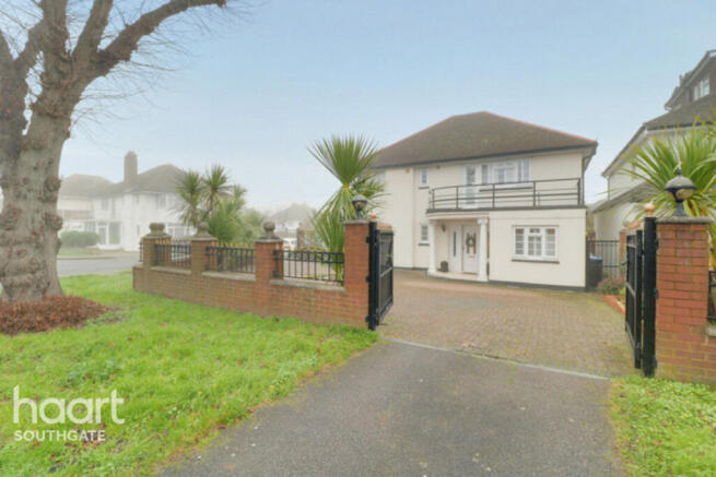 4 bed property, in Chase Road, £1,250,000
