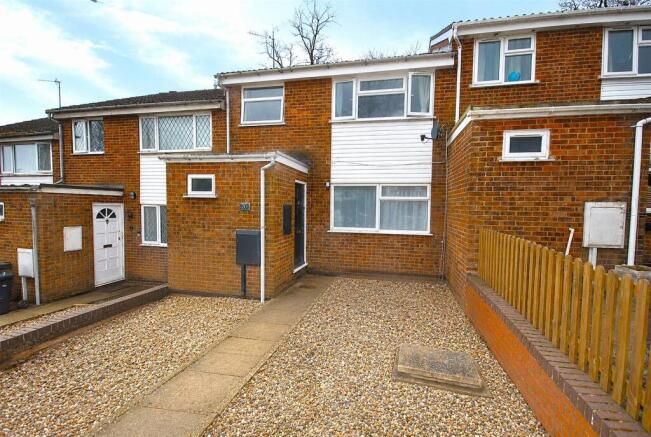 3 bed property, in 20 Hawkins Close, £140,000