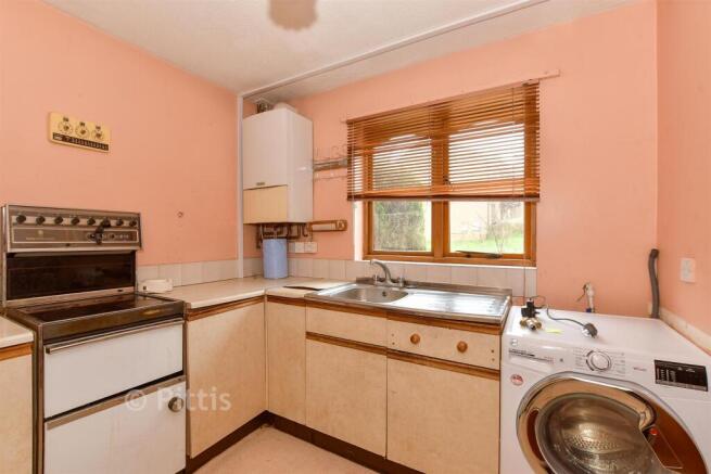 3 bed property, in Mary Rose Avenue, £179,950