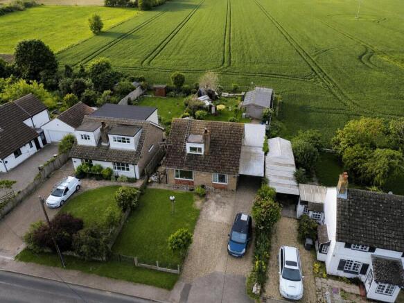 4 bed property, in Kimbolton Road, £500,000
