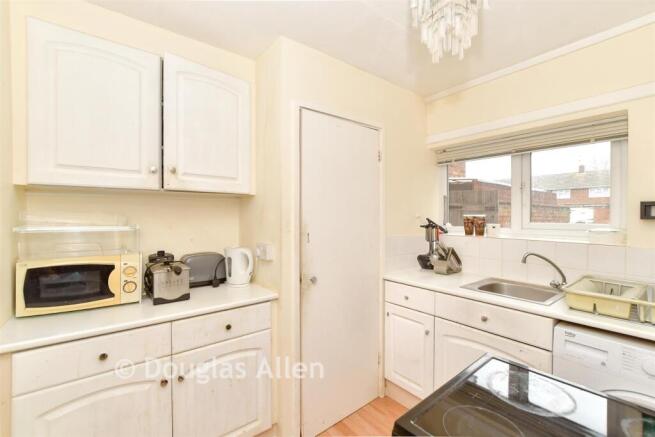 1 bed property, in The Upway, £125,000