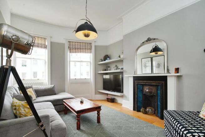 1 bed property, in Brunswick Place, £300,000
