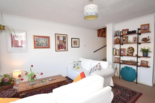 2 bed property, in Shadwell Court, £210,000