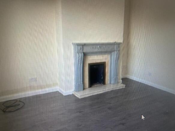 2 bed property, in Derwent Gardens, £100,000
