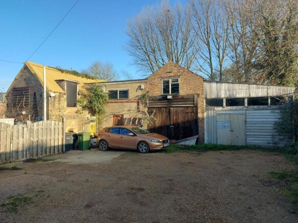 3 bed property, in Wisbech Road, £80,000