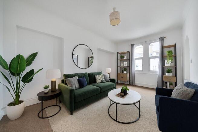 1 bed property, in Orchard Gardens, £135,000