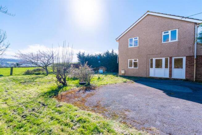 2 bed property, in Two bedroom family home, £299,950