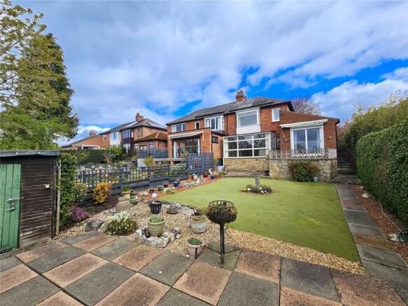 3 bed property, in Grange Avenue, £300,000