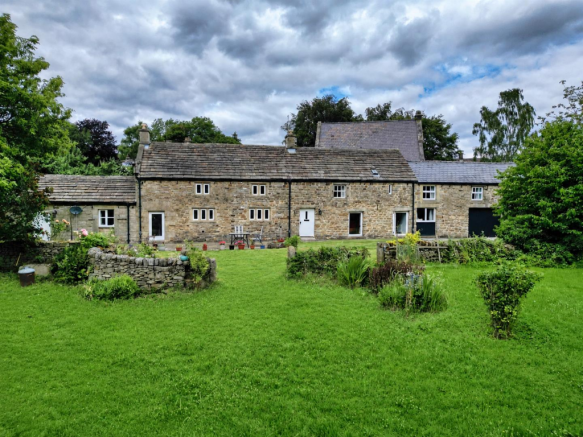 3 bed property, in Thornhill, £750,000