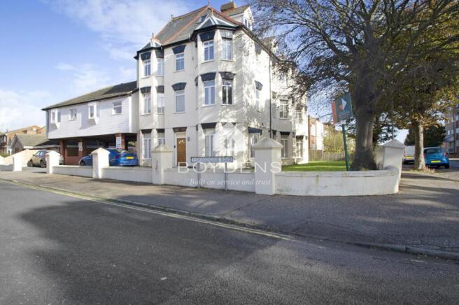 1 bed property, in Church Road, £69,000