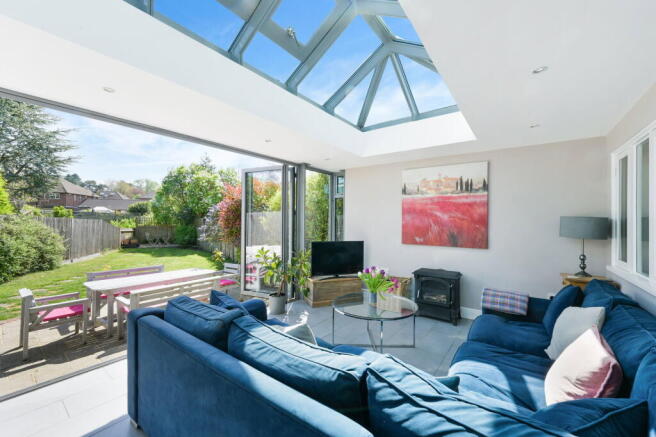 3 bed property, in Ridlands Lane, £750,000