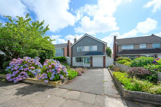 3 bed property, in Cornwall Way, £350,000