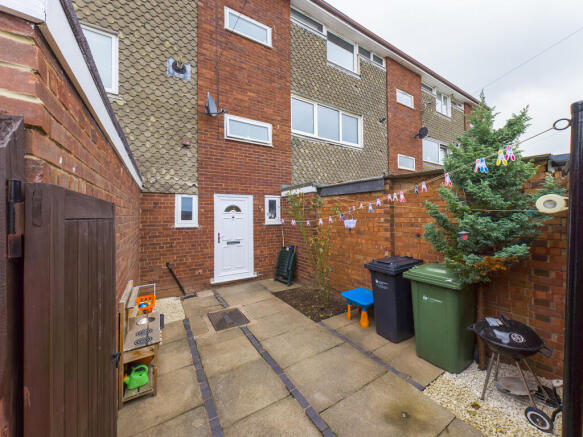 3 bed property, in College Green, £167,000