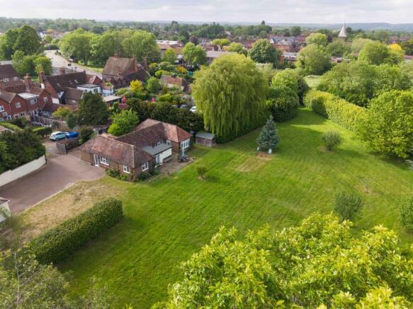 4 bed property, in High Street, £885,000