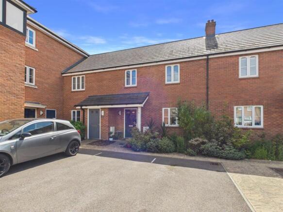 2 bed property, in Chappell Close, £210,000