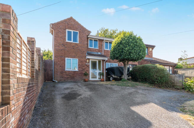 4 bed property, in Kicks Hill, £330,000