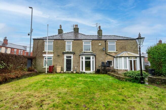4 bed property, in Blackburn Road, £500,000