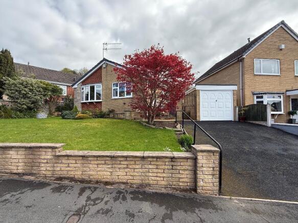 2 bed property, in Sunnyfield Oval, £245,000