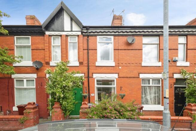 2 bed property, in Thornton Road, £240,000