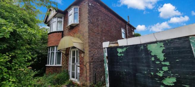 3 bed property, in Lea Road, £500,000
