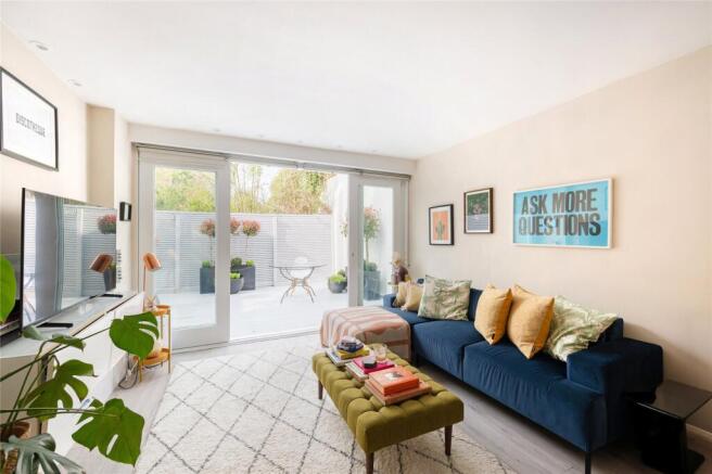 1 bed property, in Brondesbury Road, £495,000