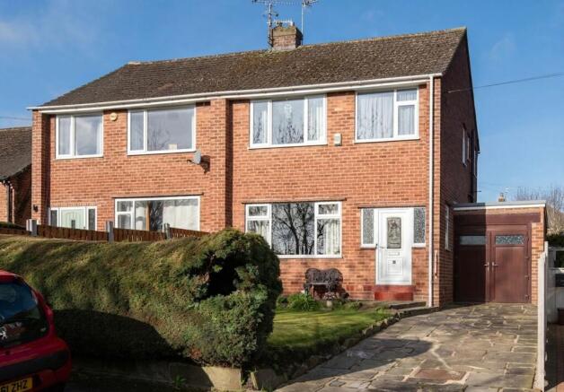 3 bed property, in Wheatlands Road, £230,000