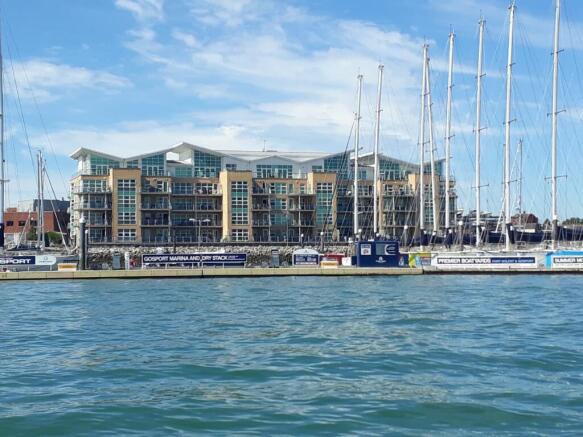 2 bed property, in Gosport Marina, £240,000
