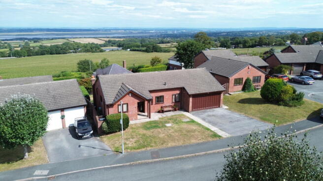 4 bed property, in Llys Y Nant, £415,000