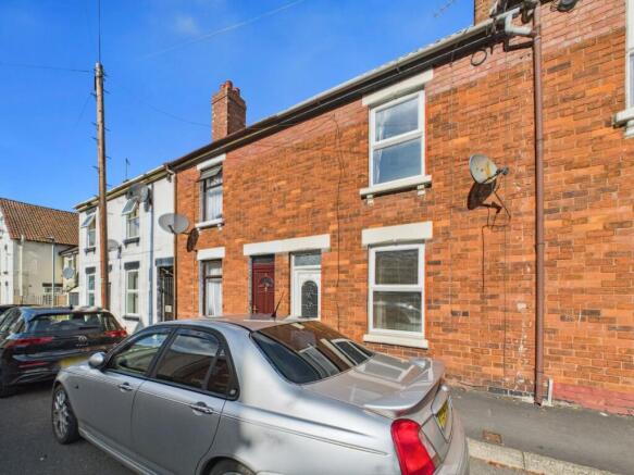 2 bed property, in Farm Street, £170,000