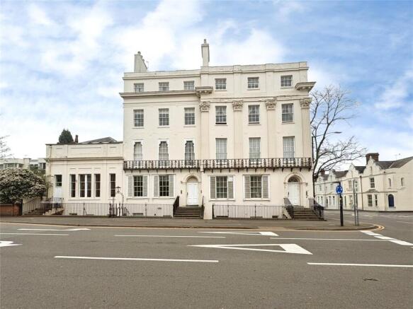 1 bed property, in Kenilworth Road, £190,000