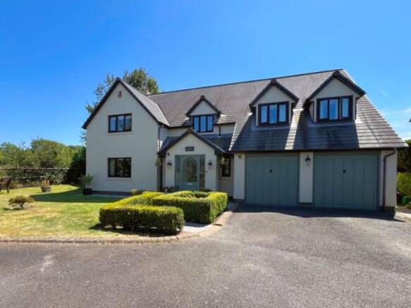 5 bed property, in 9 Highgrove, £850,000