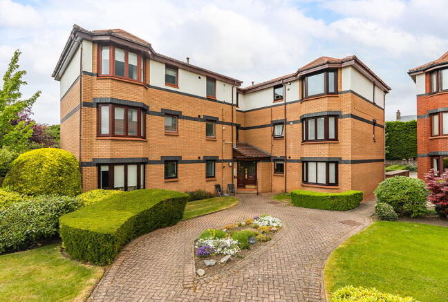 2 bed property, in 10/3 Liberton Place, £215,000