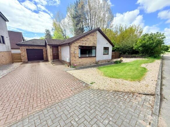 3 bed property, in Huntingtower Park, £269,995