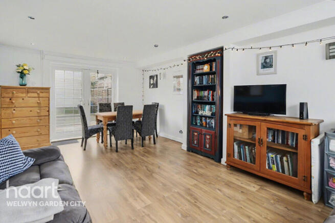 3 bed property, in Ryelands, £375,000