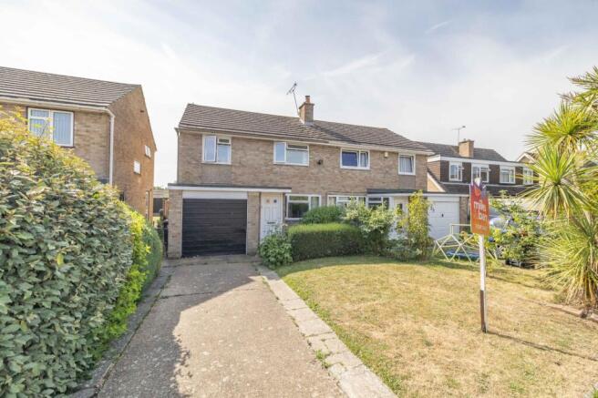 4 bed property, in Brockenhurst Close, £375,000