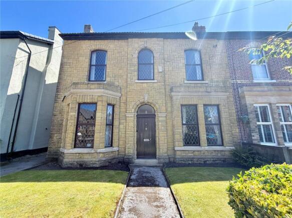 4 bed property, in Harlech Road, £390,000