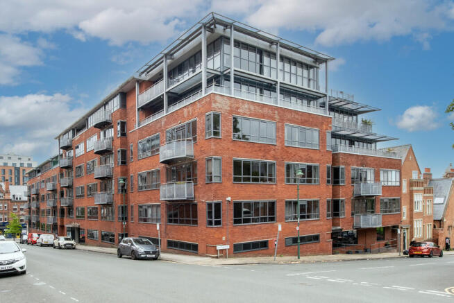 2 bed property, in Apartment 219, £135,000