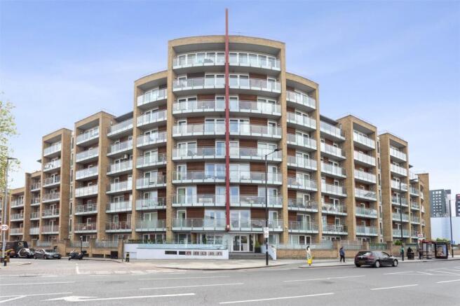 1 bed property, in Viridian Apartments, £350,000