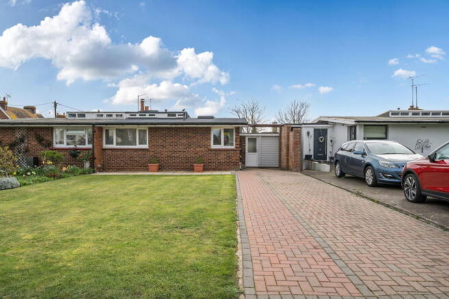 2 bed property, in Church Farm Road, £325,000