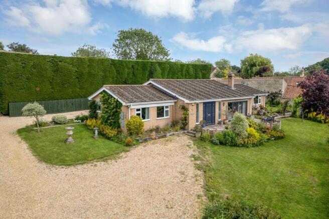 4 bed property, in High Street, £475,000