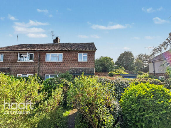 3 bed property, in Cobham Close, £475,000