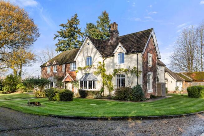 5 bed property, in Woolmer Lane, £2,500,000