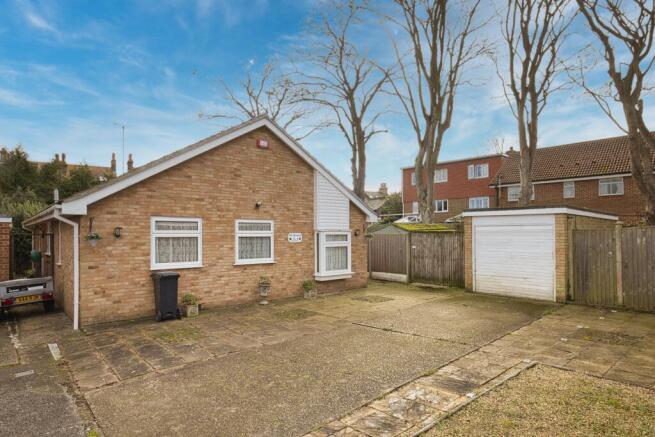 3 bed property, in Selwyn Drive, £349,950