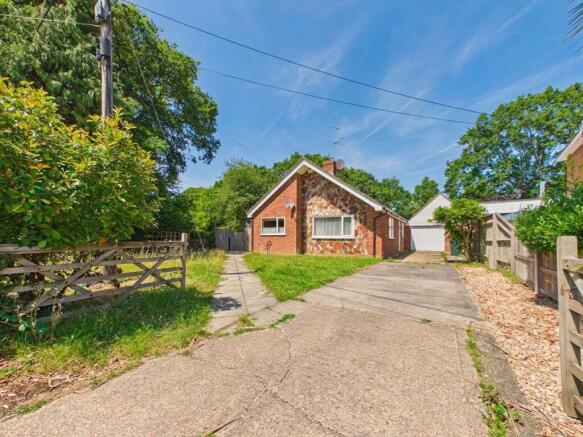 3 bed property, in Bromley Green Road, £465,000