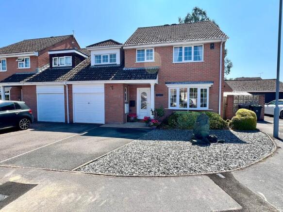 4 bed property, in Teasel Way, £490,000