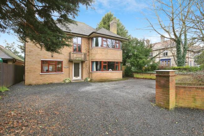 4 bed property, in Princes Gardens, £550,000