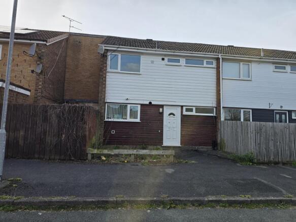 4 bed property, in 7 Warwick Close, £115,500